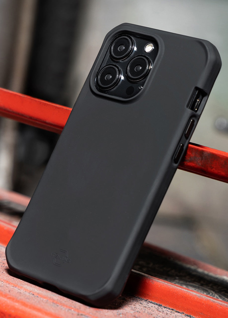 ITSKINS IPHONE 14 / 13 - SPECTRUM R - SILK BLACK