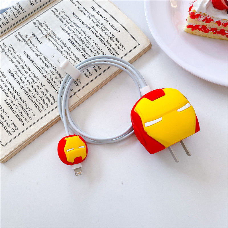 PROTECTOR 3D GOMA PARA ADAPTADOR APPLE 18W | 20W - IRON MAN